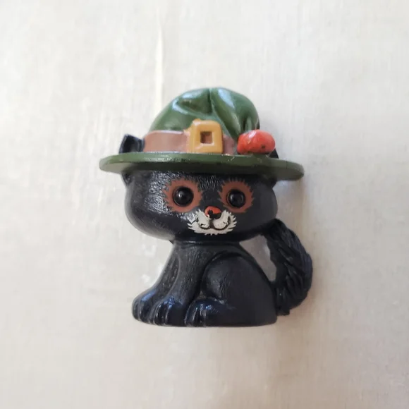 Hallmark Card Inc. Vintage Halloween Black Witch Kitten Cat Figural Pin - Picture 2 of 6